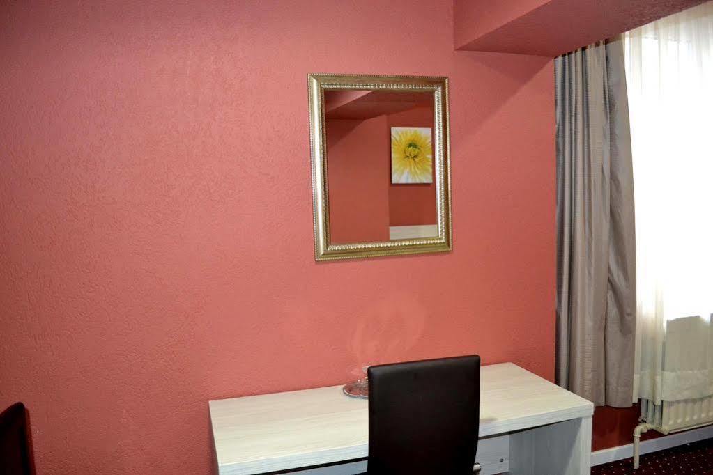 Hotel Auberge Van Strombeek Jette Bagian luar foto