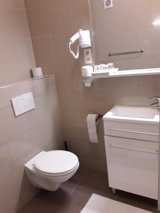 Hotel Auberge Van Strombeek Jette Bagian luar foto